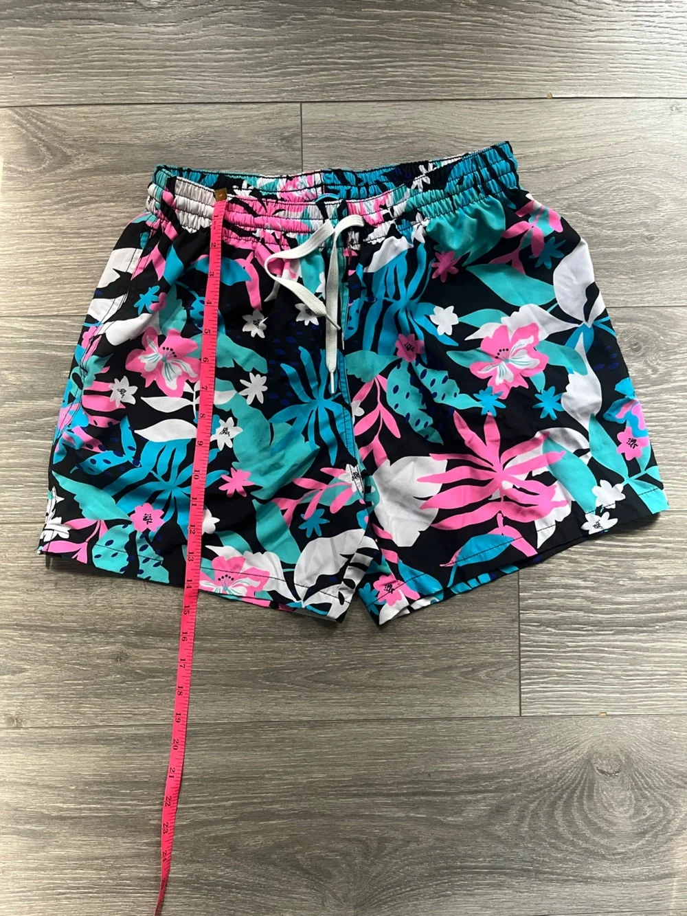 Chubbies The Juices 5.5” Inseam Black Blue Floral Swim Trunks Shorts Lined M Men